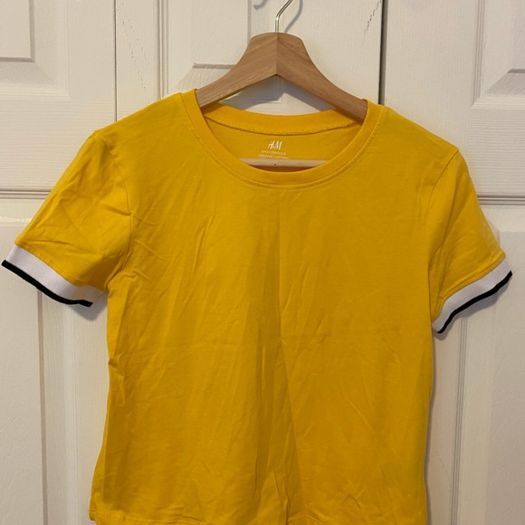 H&M tops - Picture 2 of 2